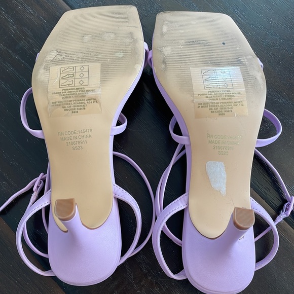 Beautiful Lilac Strapy Sandals - Picture 5 of 7